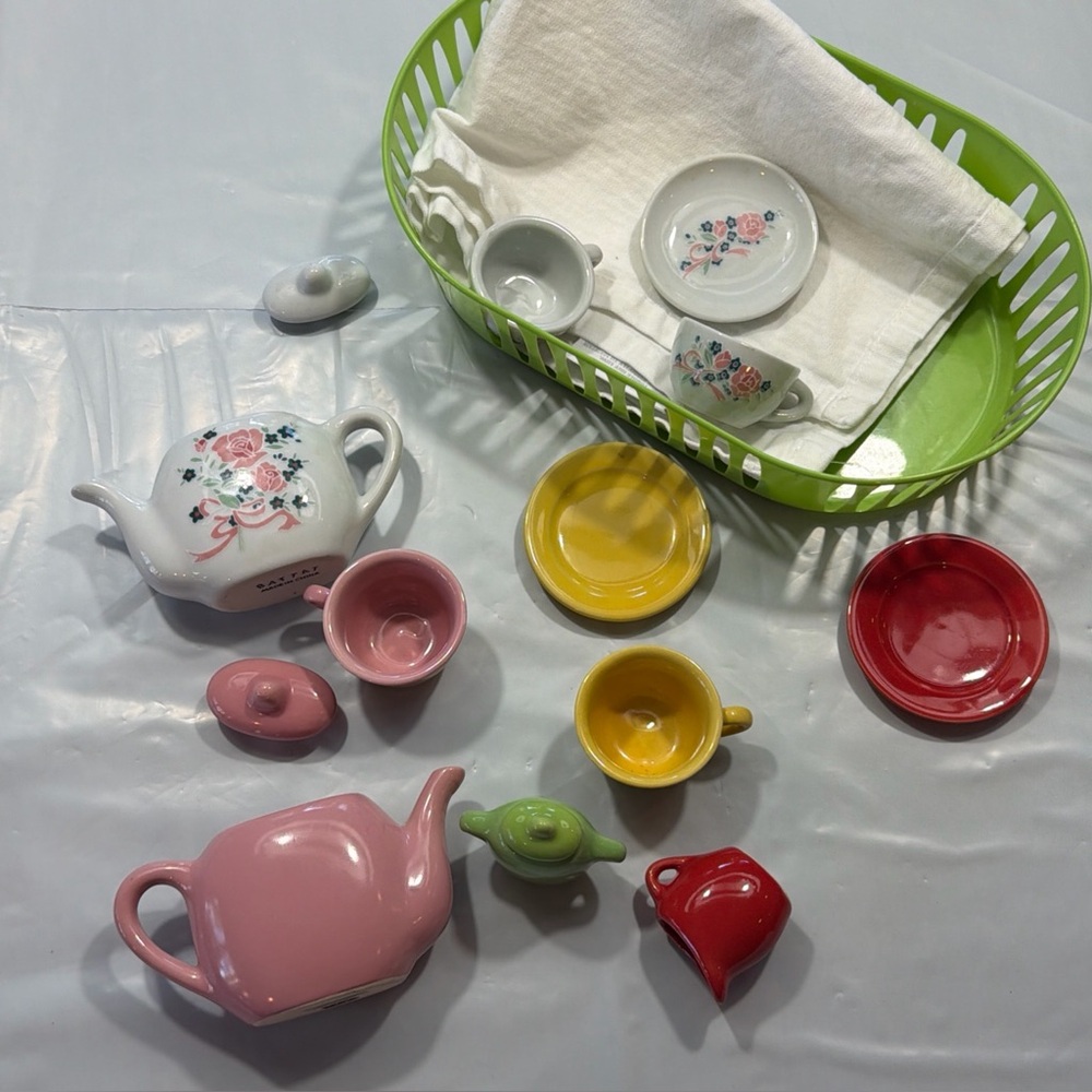 VTG Battat TEA SET Miniature Pink Floral Cups Porcelain CDI Yellow Green Plates